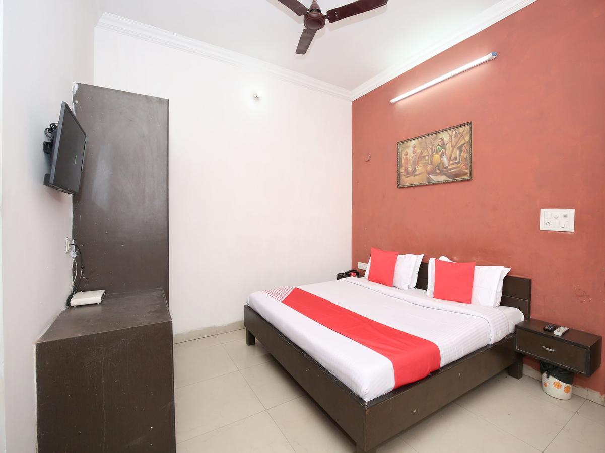 Oyo 12972 Hotel Krishna Castle Amritsar Exterior foto