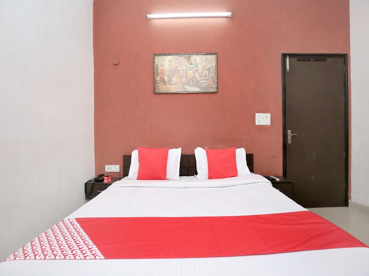 Oyo 12972 Hotel Krishna Castle Amritsar Exterior foto